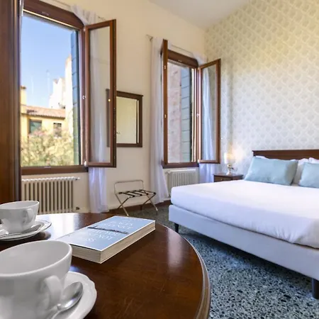 Residenza Centopietre - Dorsoduro By Wonderful Italy Venice Exterior photo