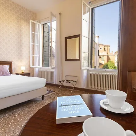 Residenza Centopietre - Dorsoduro By Wonderful Italy Venice Exterior photo