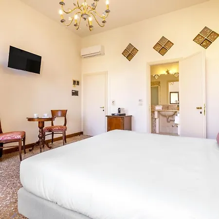 Residenza Centopietre - Dorsoduro By Wonderful Italy Venice Exterior photo