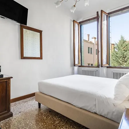 Residenza Centopietre - Dorsoduro By Wonderful Italy Venice Exterior photo