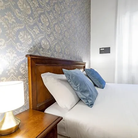 Residenza Centopietre - Dorsoduro By Wonderful Italy Venice Exterior photo