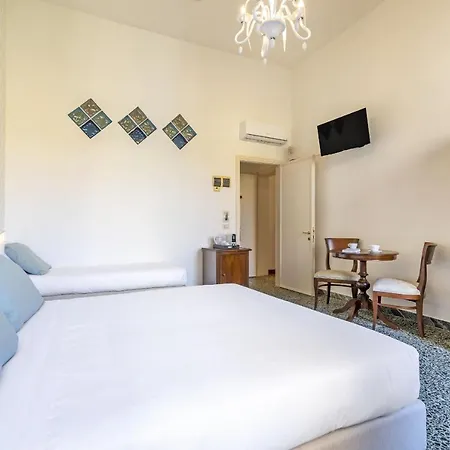 Residenza Centopietre - Dorsoduro By Wonderful Italy Venice Exterior photo