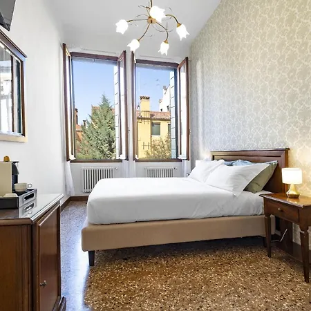 Residenza Centopietre - Dorsoduro By Wonderful Italy Venice Exterior photo