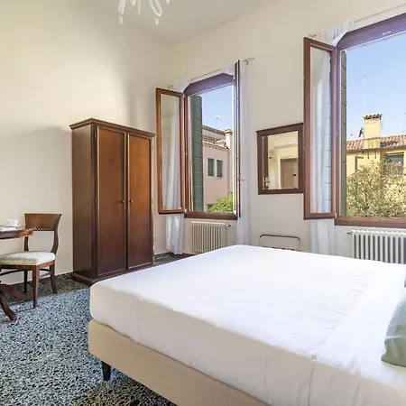 Residenza Centopietre - Dorsoduro By Wonderful Italy Venice Exterior photo