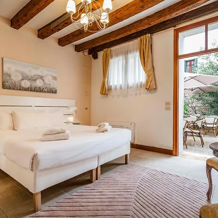 Residenza Centopietre - Dorsoduro By Wonderful Italy Venice Exterior photo